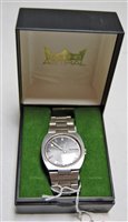 Lot 519 - A gent's Astra steel quartz wristwatch