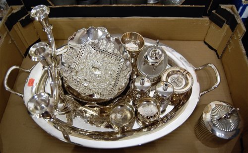 Lot 607 - A single box of various silver plated items to...