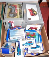 Lot 636 - A single box of cased diecast vehicles to...