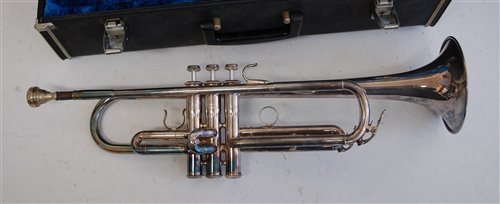Lot 507 - A cased Yamaha silver plated trumpet, with...