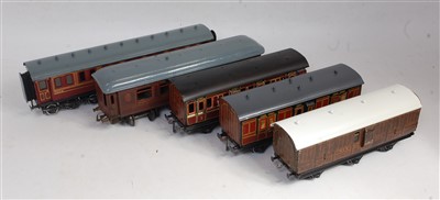 Lot 530 - Four Bassett-Lowke wagons - 10 ton SR goods,...