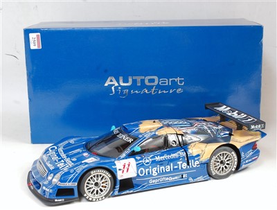 Lot 2509 - An Auto Art Signature Series 1:12 scale...