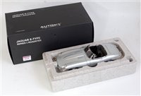 Lot 2570 - An Auto Art Signature Series 1:18 scale model...