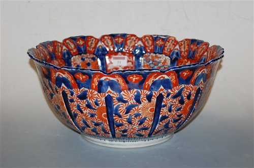 Lot 31 - A large Japanese Imari bowl, of circular form...