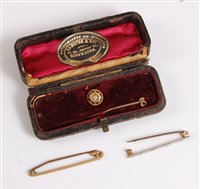 Lot 317 - A 15ct convertible diamond stick pin, the...