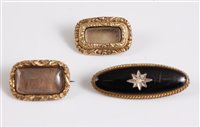 Lot 319 - A mourning brooch, with central (vacant)...
