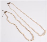 Lot 323 - A graduated cultured pearl necklace with a...