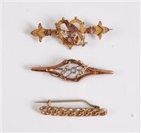 Lot 351 - A 9ct bar brooch set with a heart and a bird,...