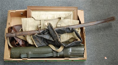 Lot 112 - A collection of miscellaneous militaria