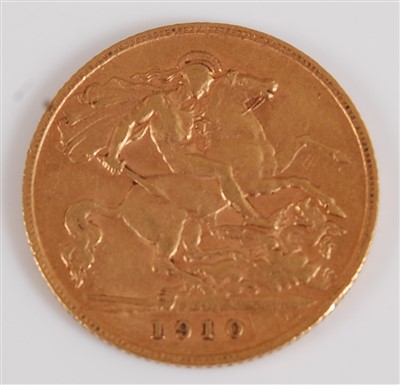 Lot 2039 - Great Britain, 1910 gold half sovereign,...