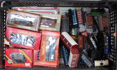 Lot 753 - Delve of mixed makes wagons, 14 boxed (G-BG),...