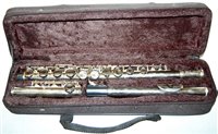 Lot 99 - A Windsor three piece flute in fitted case