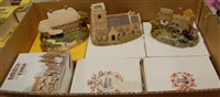 Lot 624 - A collection of fourteen boxed Lilliput Lane...