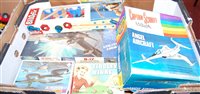 Lot 628 - A box of various boxed kits and games, to...