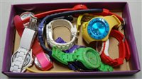 Lot 550 - A collection of assorted plastic cased fashion...