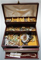 Lot 556 - A leather clad jewellery box and contents to...