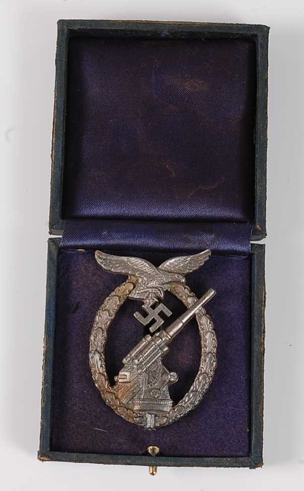 Lot 301 - A German Anti-Aircraft Artillery War badge