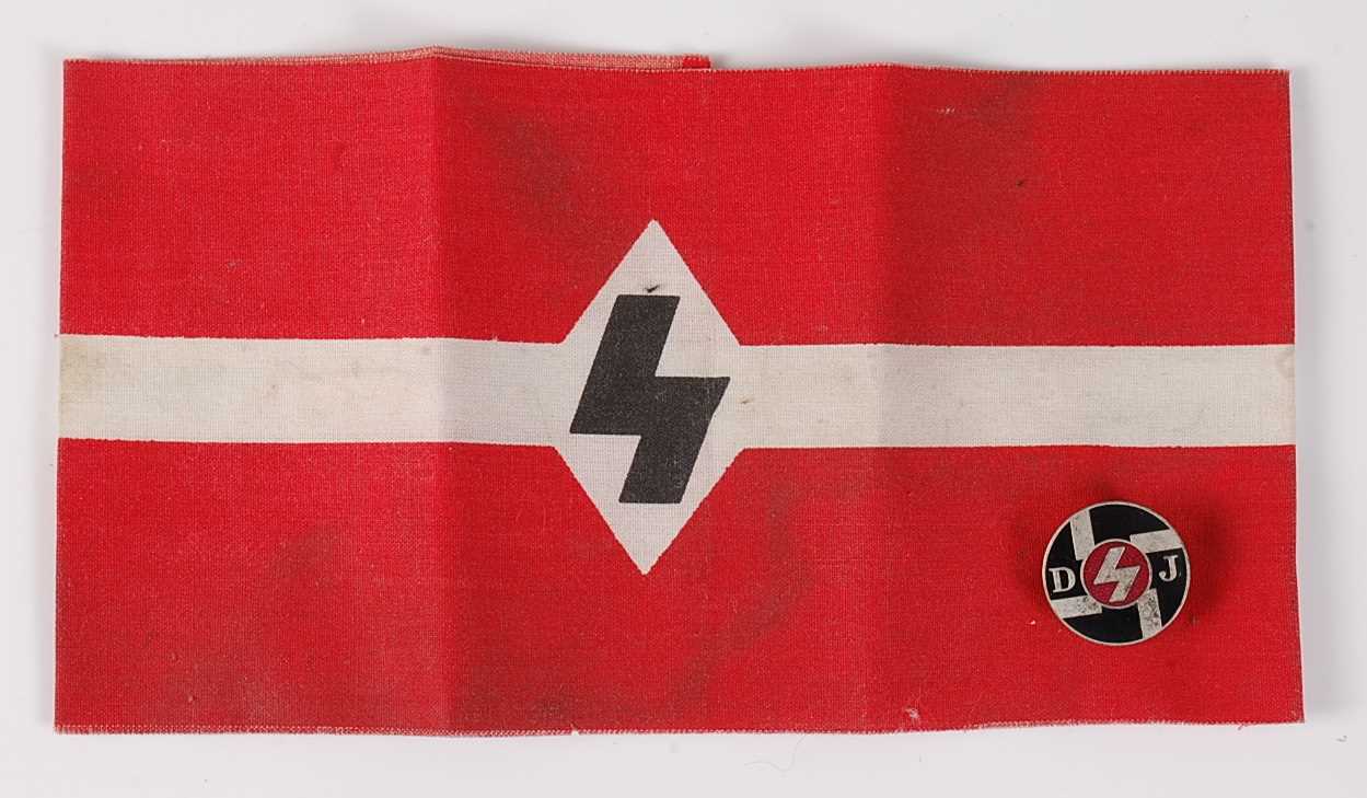 Lot 269 - A Deutsche Jugend lapel badge
