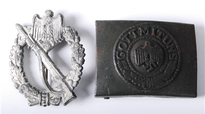Lot 132 - A German Infantry Assault badge, together with a German belt buckle. (2)
