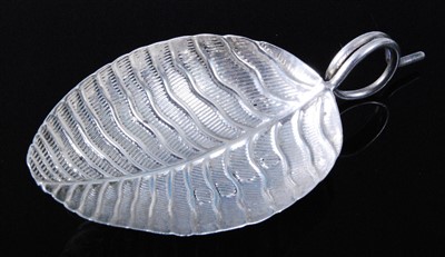 Lot 1115 - A George III silver caddy spoon