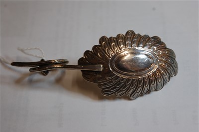 Lot 1118 - A George III silver caddy spoon