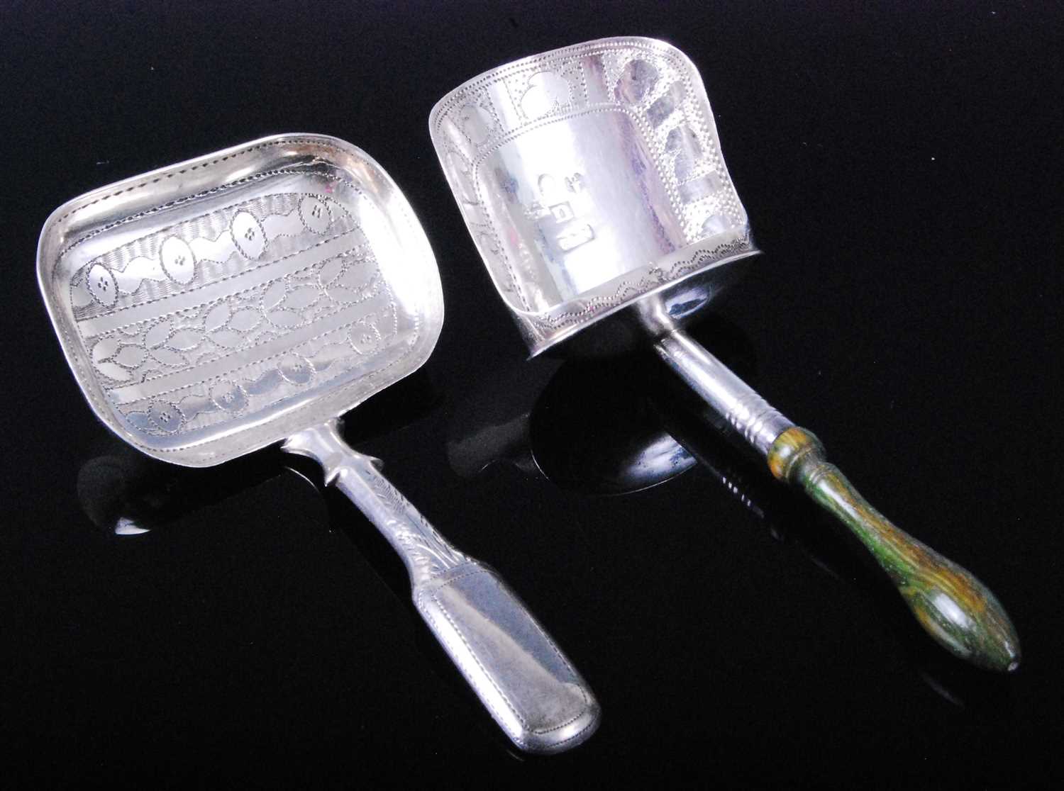 Lot 1120 - A George III silver caddy spoon