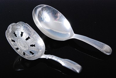 Lot 1122 - A George III silver caddy spoon