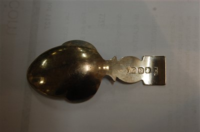 Lot 1127 - A George III silver caddy spoon