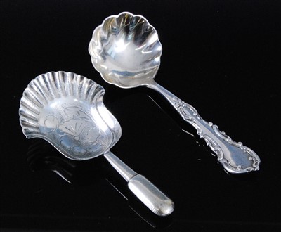 Lot 1134 - An Edwardian silver caddy spoon