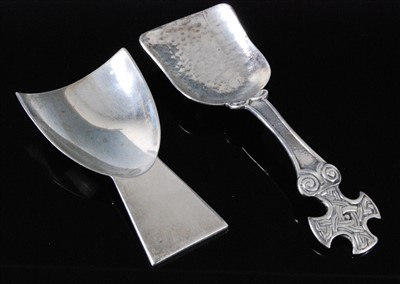 Lot 1145 - An Art Deco silver caddy spoon