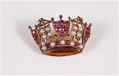 Lot 436 - A 9ct ruby and seed pearl naval crown brooch,...