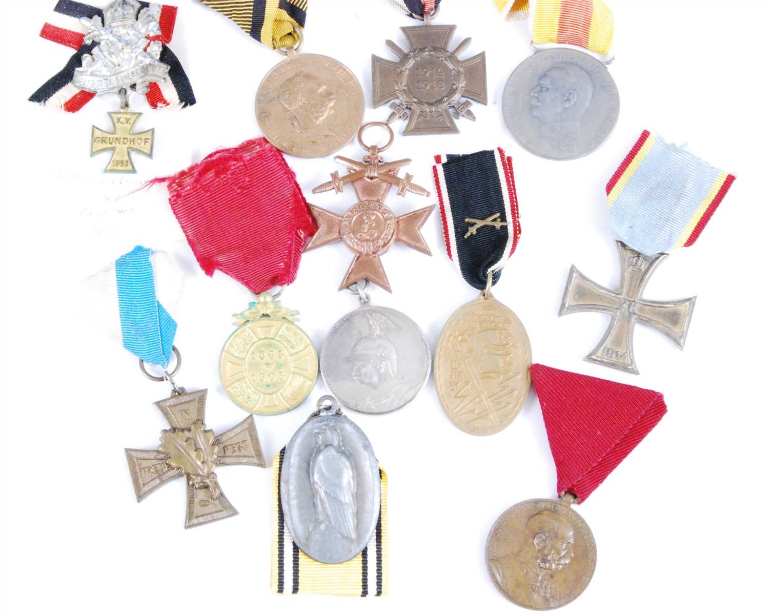Lot 31 - A collection of 12 German medals to include