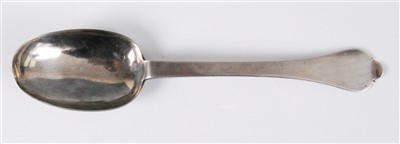 Lot 1162 - A William & Mary silver trefid spoon, the...