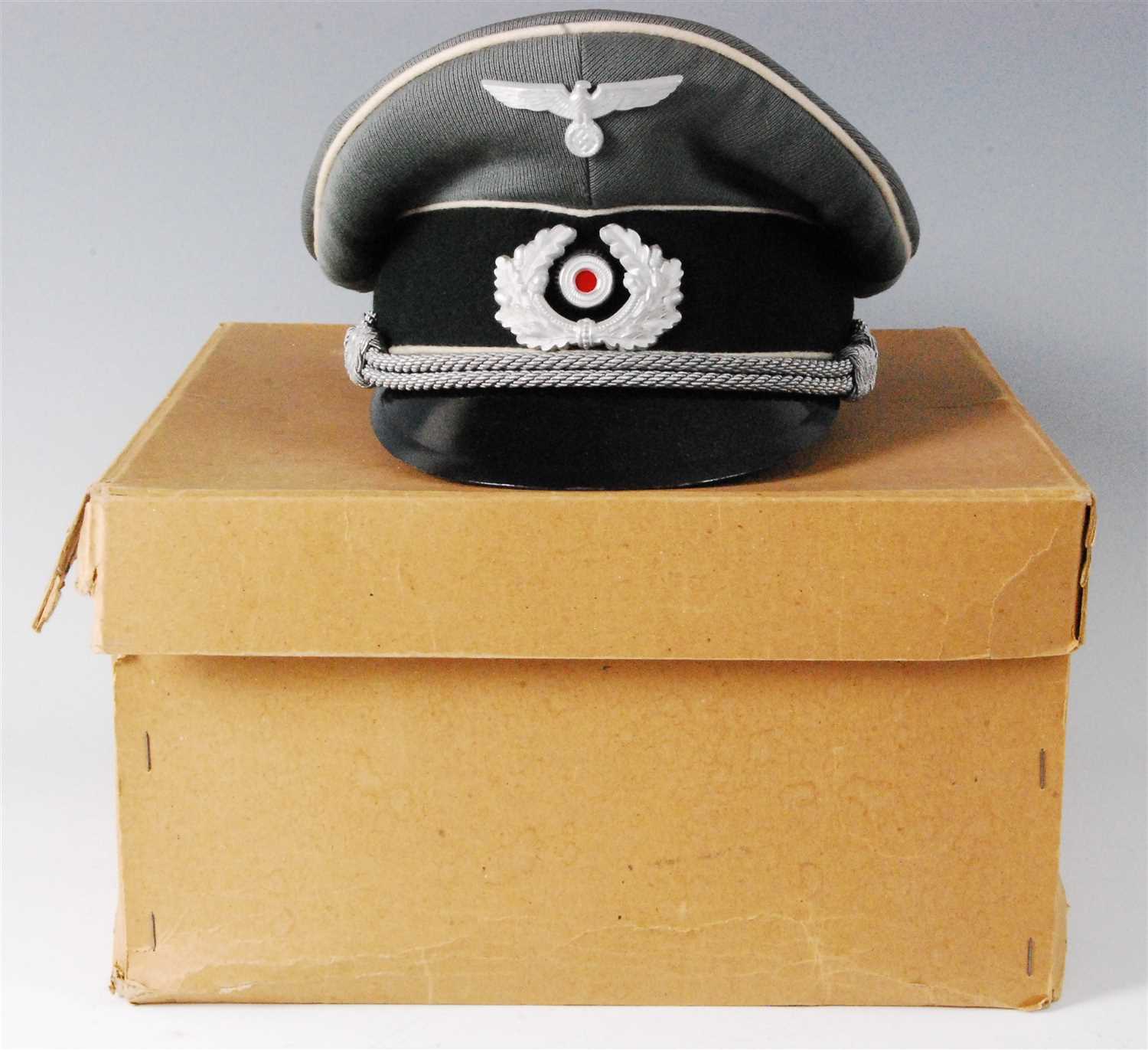 Lot 71 - A German Wehrmacht Officer's peaked cap
