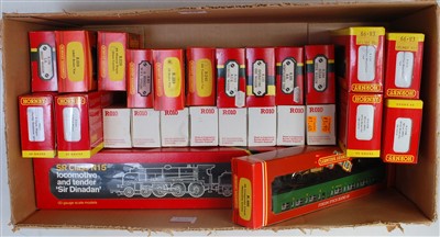 Lot 692 - Mixed Hornby items including R154 SR gloss...