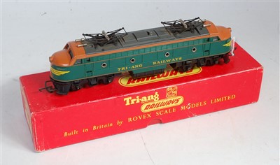 Lot 714 - A Triang R257 double ended electric locomotive...