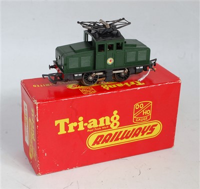 Lot 722 - A Triang R254 BR green 0-4-0 steeple cab...