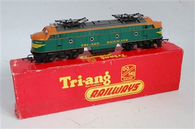 Lot 729 - A Triang TC series R257 double ended overhead...