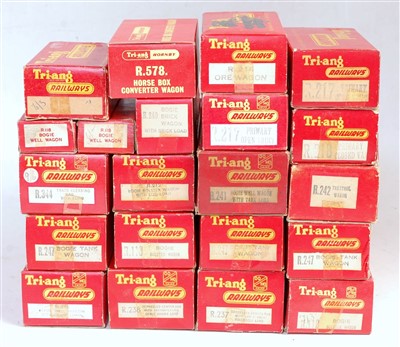 Lot 731 - Mixed lot of 21 Triang wagons, some...