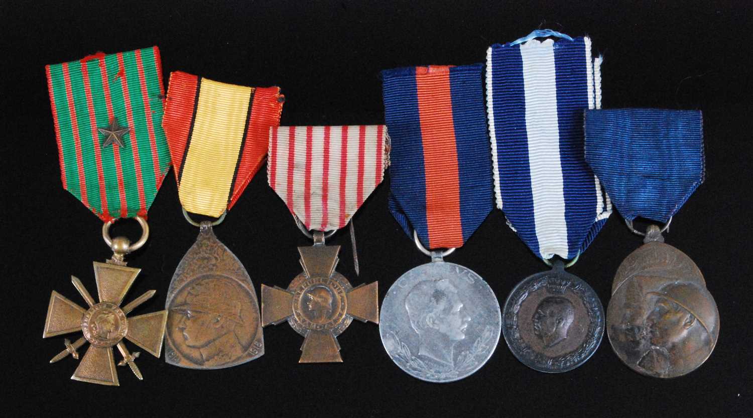 Lot 298 - A collection of six WW I medals to include