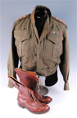Lot 121 - A 1940 pattern Royal Artillery Officers battle dress blouse