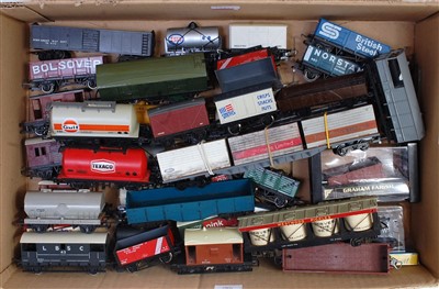 Lot 625 - A tray of mixed unboxed wagons, various makes,...