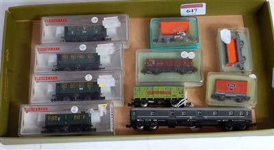 Lot 647 - 4 Fleischmann N gauge 4-wheel Bavarian style...