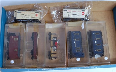 Lot 643 - 5 Eggar-bahn 4 wheel freight vehicles, 3 boxed,...