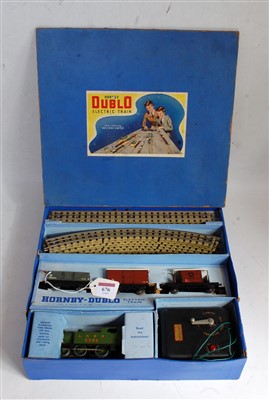 Lot 676 - A Hornby Dublo 3-rail tank goods set...