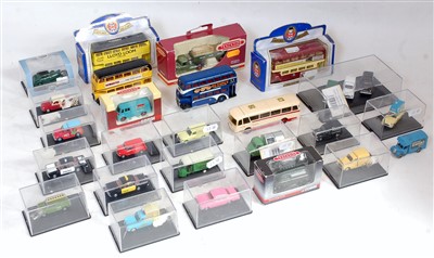 Lot 680 - 25+ 00 diecast vehicles, mix of cars, light...