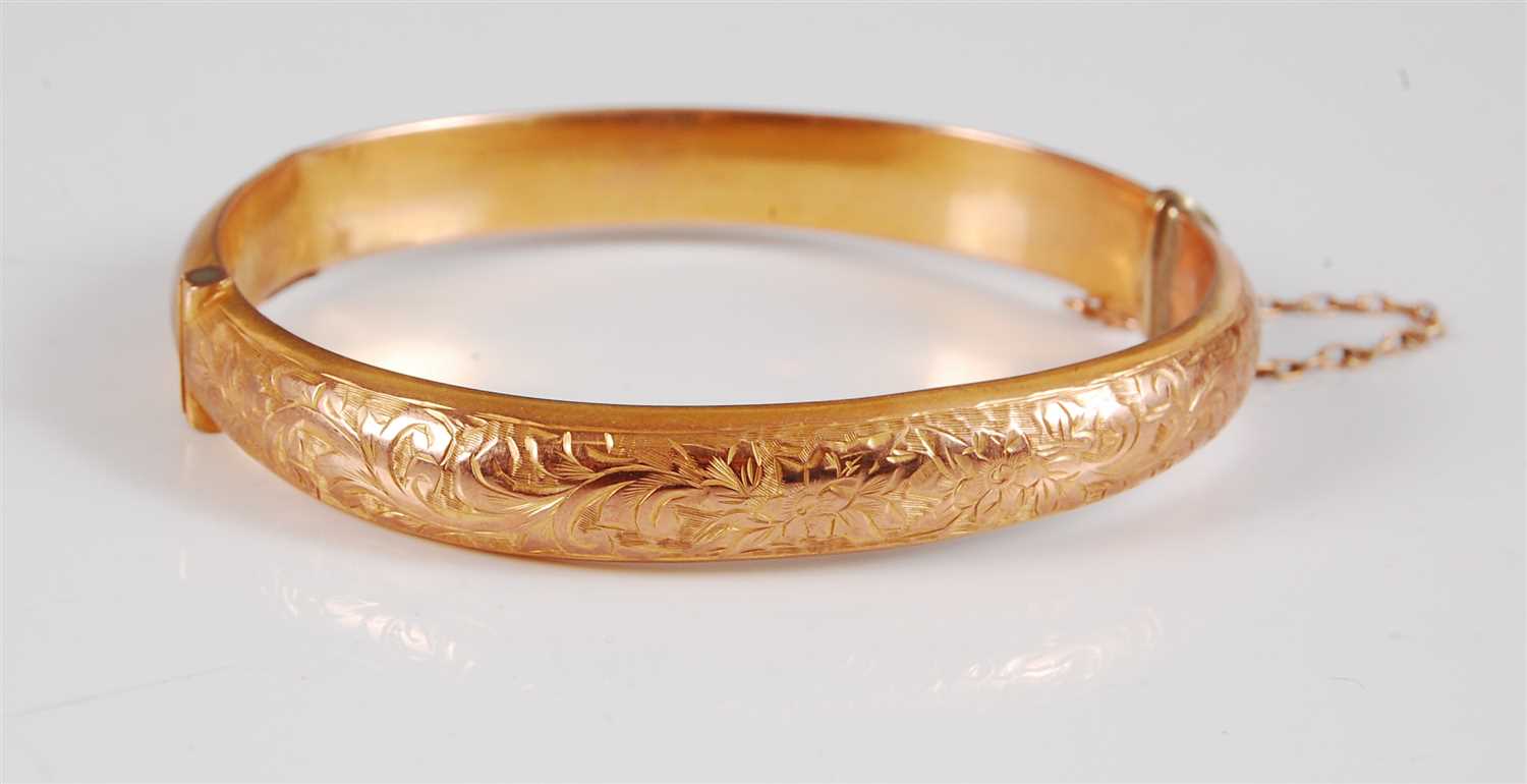 Lot 315 - An early 20th century 9ct hinged bangle, the...