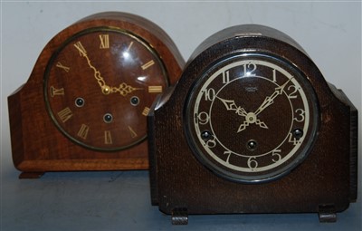 Lot 31 - A 1950s Smiths Enfield oak cased mantel clock;...