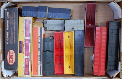 Lot 430 - Large tray containing 13 mainly Lionel plastic...