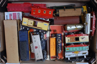 Lot 431 - Large tray containing approx 20 mainly Lionel...